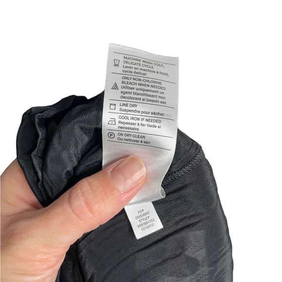 Vince | NWT Crinkle Pleat V-Neck Midi Dress Black M - Picture 8 of 11